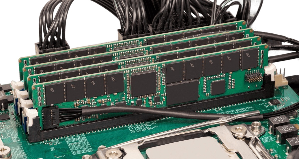 Lenovo ISG 16GB 1Rx8 DDR5-4800MHz memory modules on a motherboard.